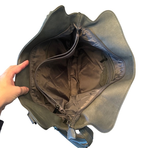 NWT Realer Concealed Carry Tote Shoulder Bag – Gray – 18” x 15” - Picture 6 of 7